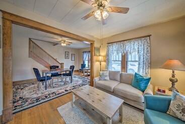 별장 Charming Urbana Home Near Downtown!