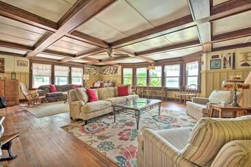 קוטג'' Corey Lake Home, 7 Mi To Swiss Valley Ski Resort!