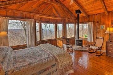 Сельский дом Cozy Cumberland Mountain Cabin W/ Stunning Views!