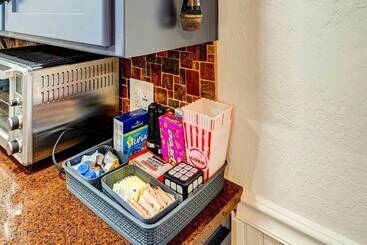 茅舍 Dog Friendly Oakhurst Home: Walk To Downtown!