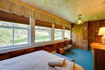 별장 John S Farmhouse In Mount Snow  On 120 Acres!