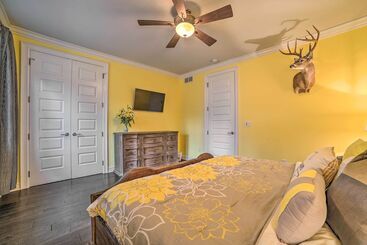 بيت ريفى Luxe Waterfront Home W/ Private Lake Access!