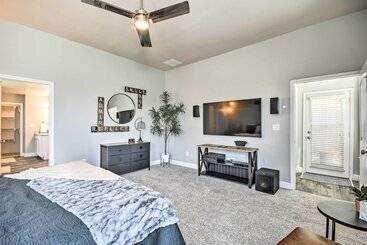 별장 Modern Amarillo House W/ Fire Pit + Hot Tub!