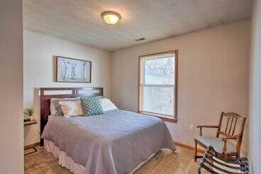 Peaceful Cottage ~ 8 Mi To Downtown Toledo!