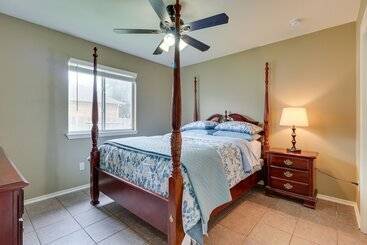 کلبه Pet Friendly Round Rock Escape W/ Hot Tub!