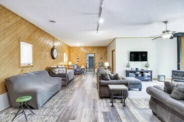 별장 Quiet Lakefront Grand Rapids Cabin On 5 Acres