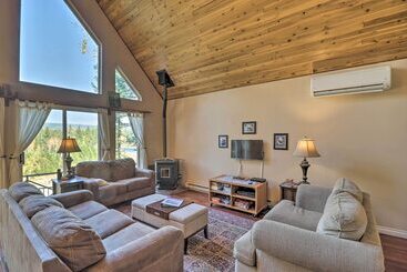 茅舍 Riverfront Hungry Horse House With Large Deck!