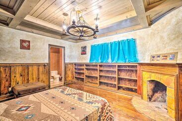 کلبه Secluded Ranch W/ Courtyard ~ 4 Mi To Odessa!