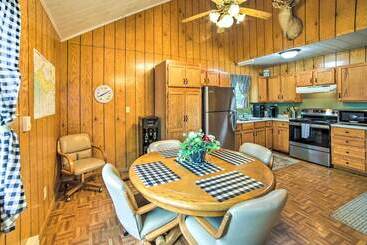 קוטג'' Secluded Woodsy Watersmeet Cabin W/ Fire Pit!