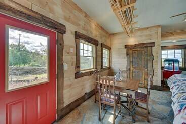 Southern California Cottage With Mountain Views
