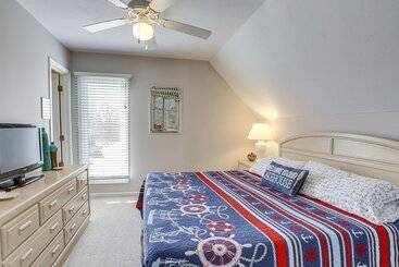 کلبه Welcoming Port Clinton Home W/ Private Deck!