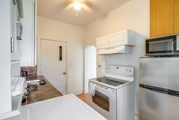 קוטג'' Cedar Rapids Vacation Home Near Downtown District!