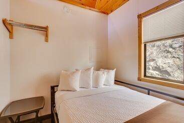 קוטג'' Cozy Keystone Cabin: Hot Tub, 3 Mi To Mt Rushmore!