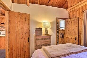 Rustic Suttons Bay Cottage: Shared Dock & Fire Pit