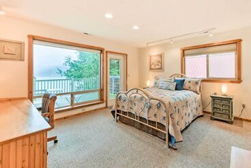 별장 Custom Guemes Home W/ Spectacular Water Views!