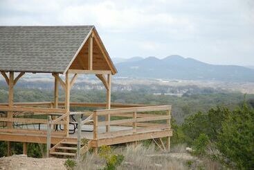 별장 Utopia Family Home W/ Mountain Viewing Deck!