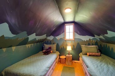 بيت ريفى Hilltop Hideaway  Cabin W/ Porch + Fire Pit!