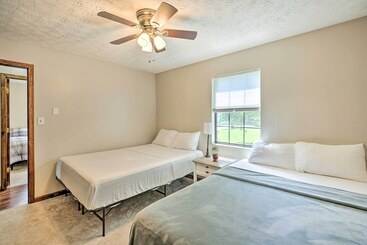 بيت ريفى Idyllic Bronston Retreat W/ Fire Pit + View!