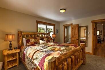 별장 Keystone Home On Snake River W/ Hot Tub + Views!