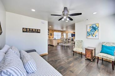 茅舍 Lakefront Daingerfield Retreat W/ Shared Dock!