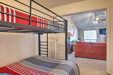 별장 Lakefront Livingston Home W/ Grill & Views!