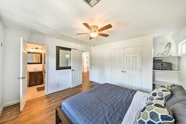 별장 Luxe Houston Home On Riverfront W/ Pool & Hot Tub!