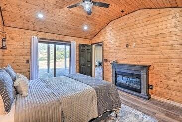 קוטג'' Theater + Scenic Views: Valley Springs Cabin!