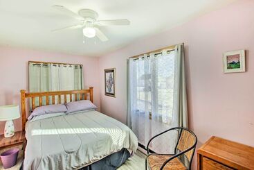 کلبه Neenah Home W/ Deck: Near Lake Winnebago