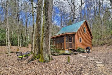 茅舍 Peaceful Mountain City Cabin W/ Porch & Fire Pit