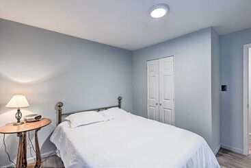 קוטג'' Peaceful Roan Mountain Escape: On Site Creek!