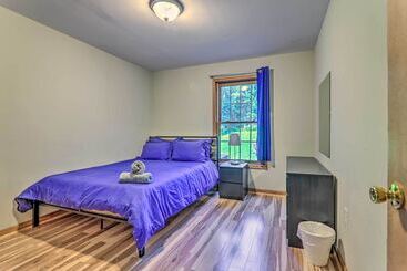 بيت ريفى Poconos Retreat W/ Game Room, Hot Tub, & Sauna!