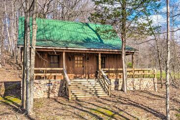 קוטג'' Quaint  Lakeside  Cabin W/ Pond & Fire Pit!