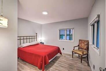 קוטג'' Roan Mountain Creekside Cabin: Hike & Fish!