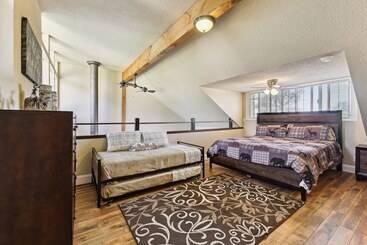 별장 Luxury Retreat In Natl Forest Near Lakes & Trails