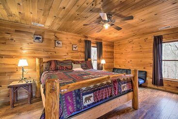 بيت ريفى Rustic Sevierville Cabin: Private Hot Tub & Games!