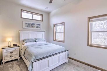 별장 Spacious Recently Built Home < 1 Mi To Lake!