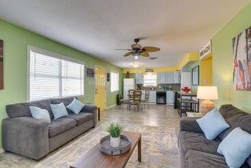 コテージ Walk To Gulf: Surfside Beach Home W/ Deck