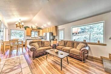 茅舍 Tall Pines Treehouse  W/ Deck & Hot Tub!