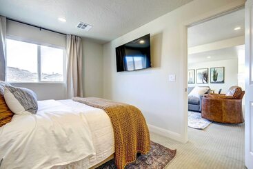 Сельский дом Washington Home W/ Mtn Views, Near Hiking!