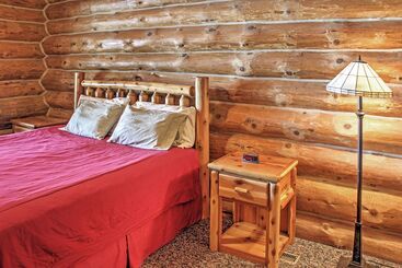 별장 Wonderful Home On Sand Lake W/ Expansive Porch!