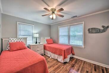 茅舍 Beaufort Home W/porch, 4 Mi. From Downtown!