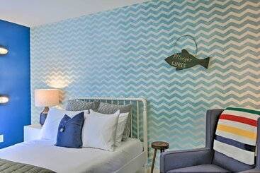 Beautiful Hill Country Cottage   Walk To Downtown!