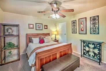 کلبه Sunroom & Yard: Charming Hot Springs Home!