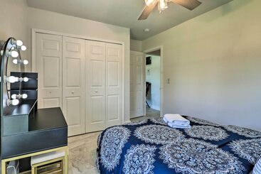 Сельский дом Charming N Fort Meyers Retreat: Pool & Lanai!