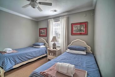 بيت ريفى Fire Pit + Yard: Charming Port Royal Home!