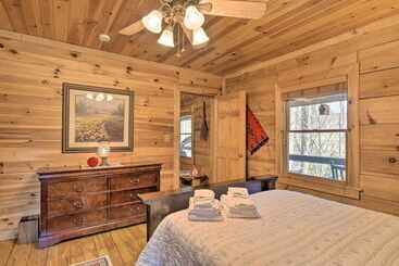 بيت ريفى Creekside Marietta Cabin Retreat W/ Fire Pit!