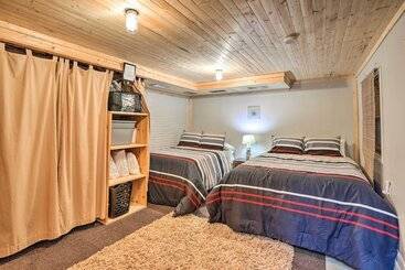 بيت ريفى Crofton Cabin W/ Tiki Hut & Water Views!
