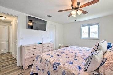 بيت ريفى Englewood Escape W/ Screened In Pool & Grill!
