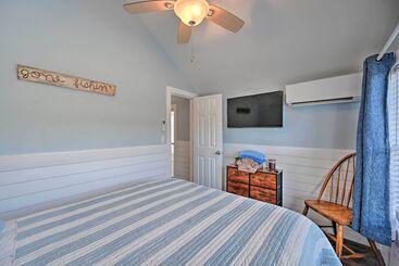 بيت ريفى Everglades City Cabin: Dock & Heated Pool!