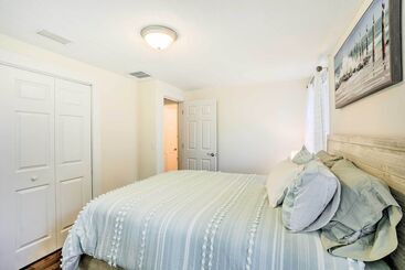Сельский дом Historic Tarpon Springs Abode ~ 3 Mi To Beach